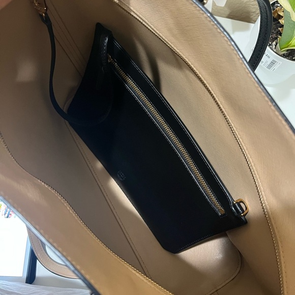 MCM BLACK SAFFIANO LEATHER TOTE WITH POUCH - Picture 12 of 16